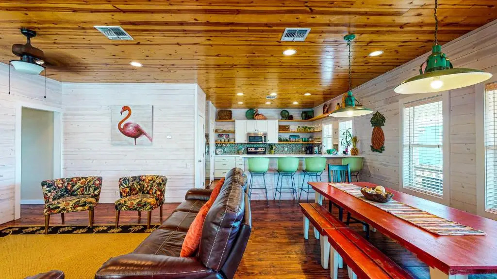 OV2 House on Stilts with Beachy Decor, Near Beach, Balcony Overlooking Private Pond, Shared Pool