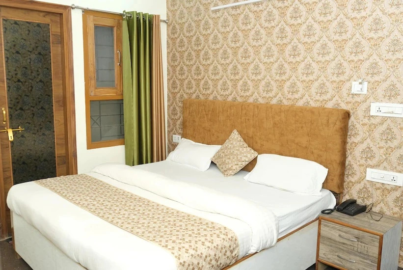 Hotel Aman Residency