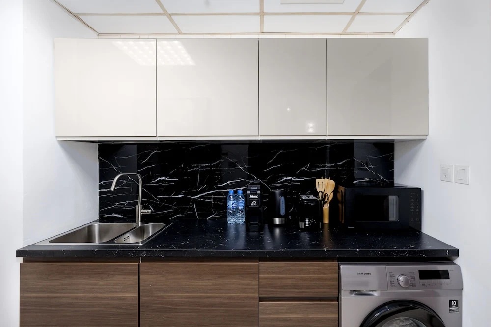Waves - Cozy, Fully Furnished Studio in Dubai Sports City