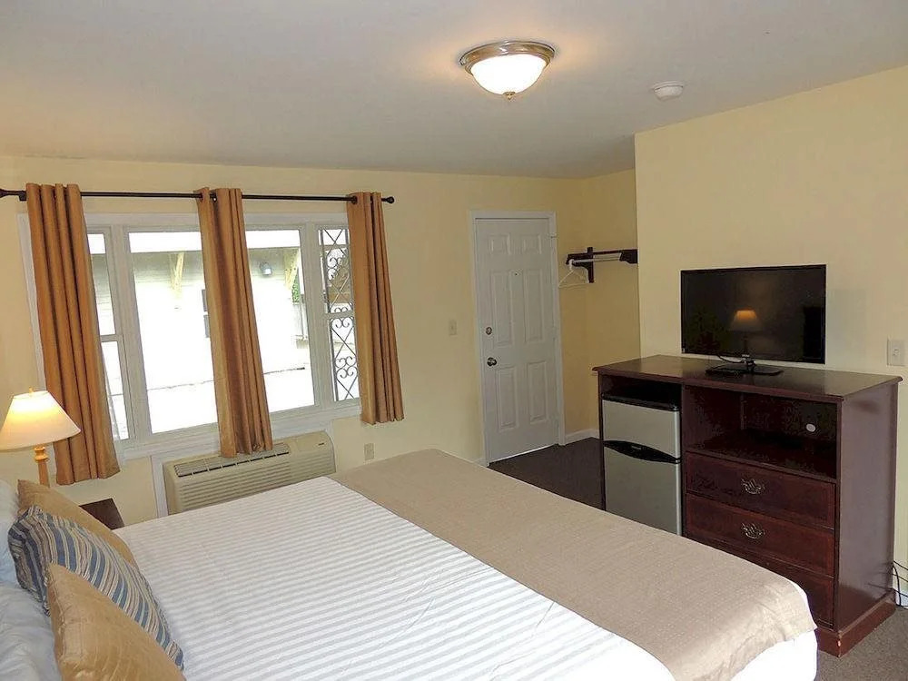 Capt.'s Inn & Suites