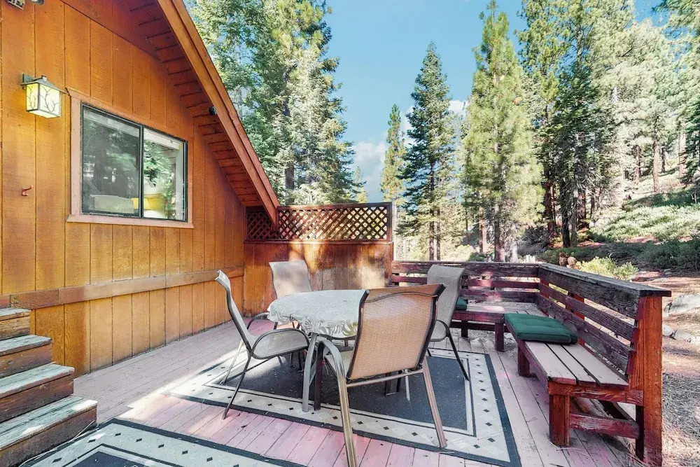 2BR Dog-friendly Cabin w/ Lake Views