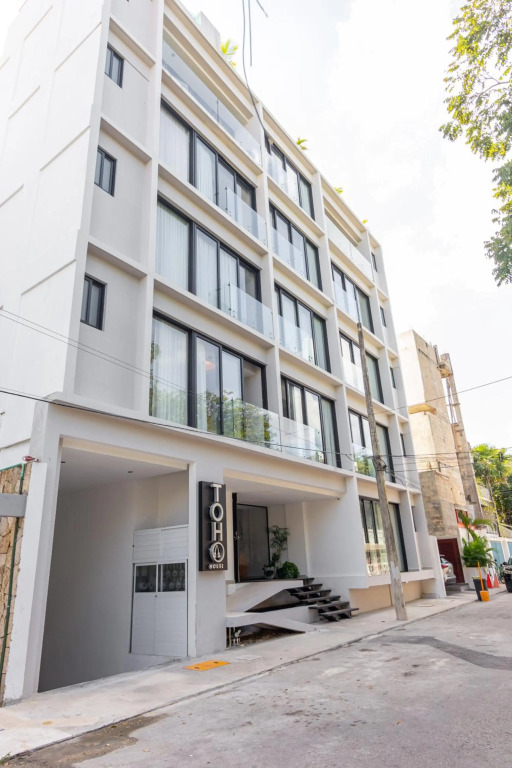 "TOH HOUSE " LUXURY APARTMENTS Near 5tv Av