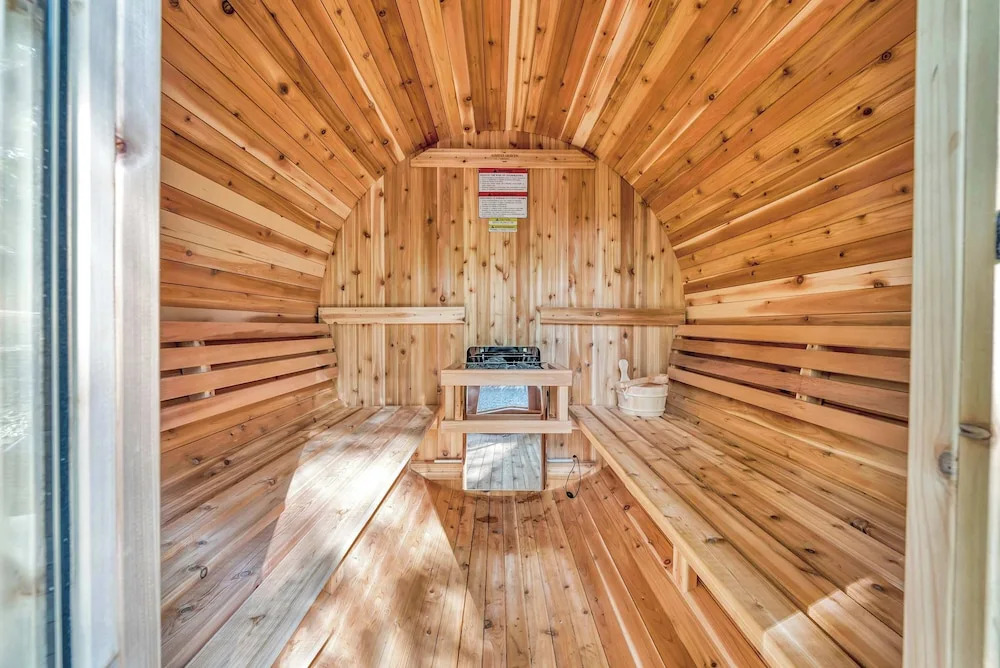 Massive Log Chalet With Hot Tub