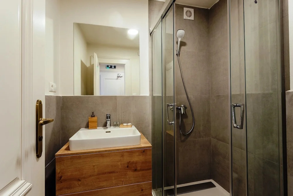 Resla Residence I, II, & Wellness