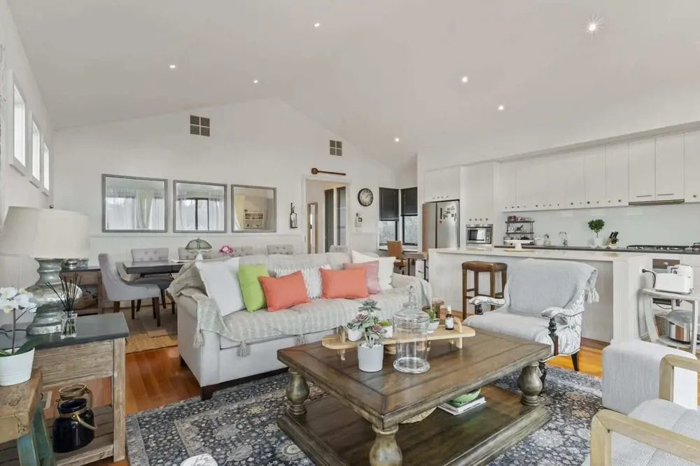 Lakeside 3-bed Family Home With Amazing Views