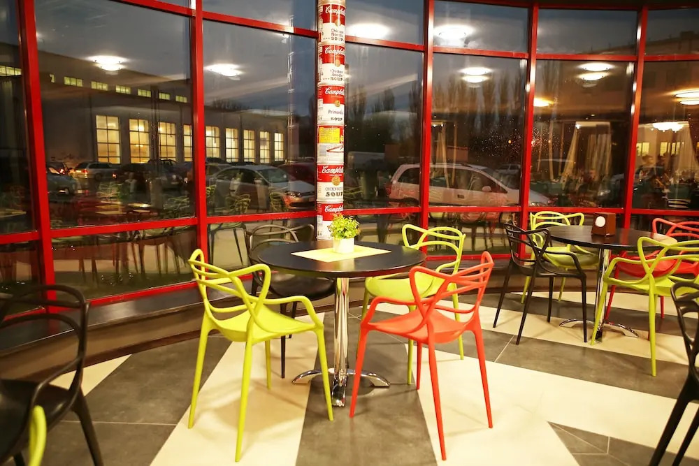Emigrand Art Hotel