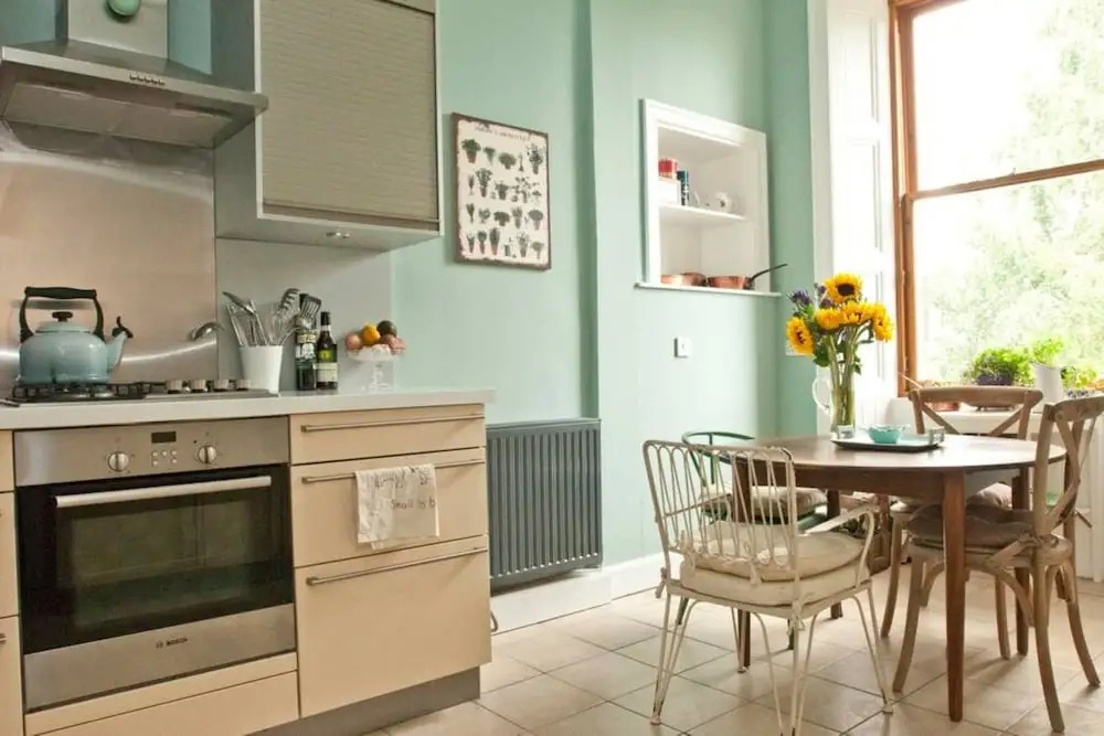 3 Bedroom Home In Bonnie Bruntsfield