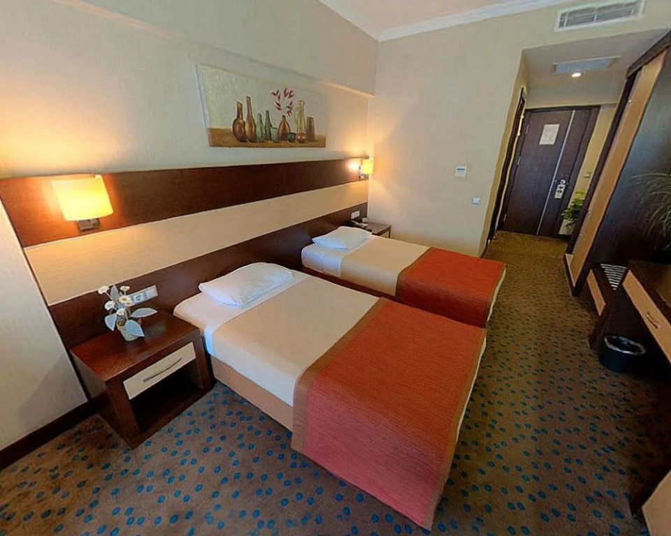Mom Hotel