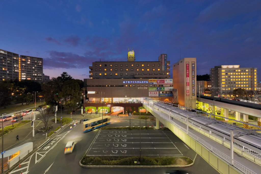 Minamisenri Crystal Hotel