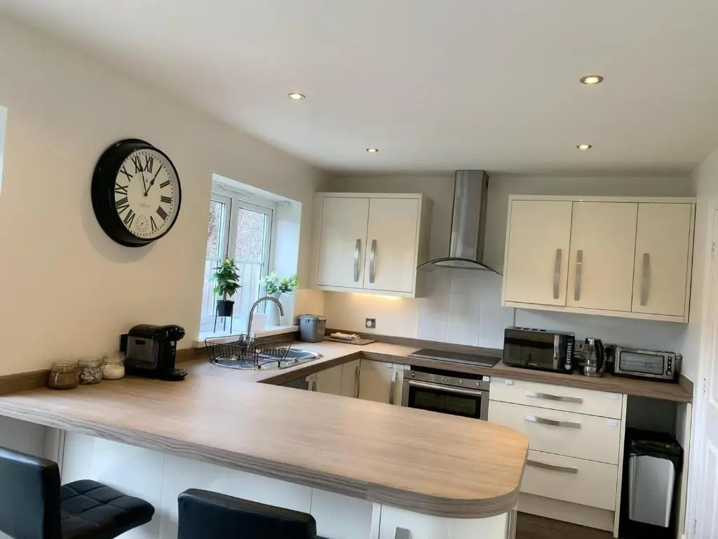 Spacious And Amazing 4 Bedroom Detached House