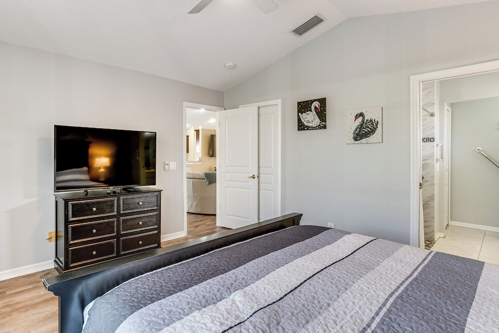 Quiet Golfer's Home 9 Mi to Beaches & Dtwn Venice!