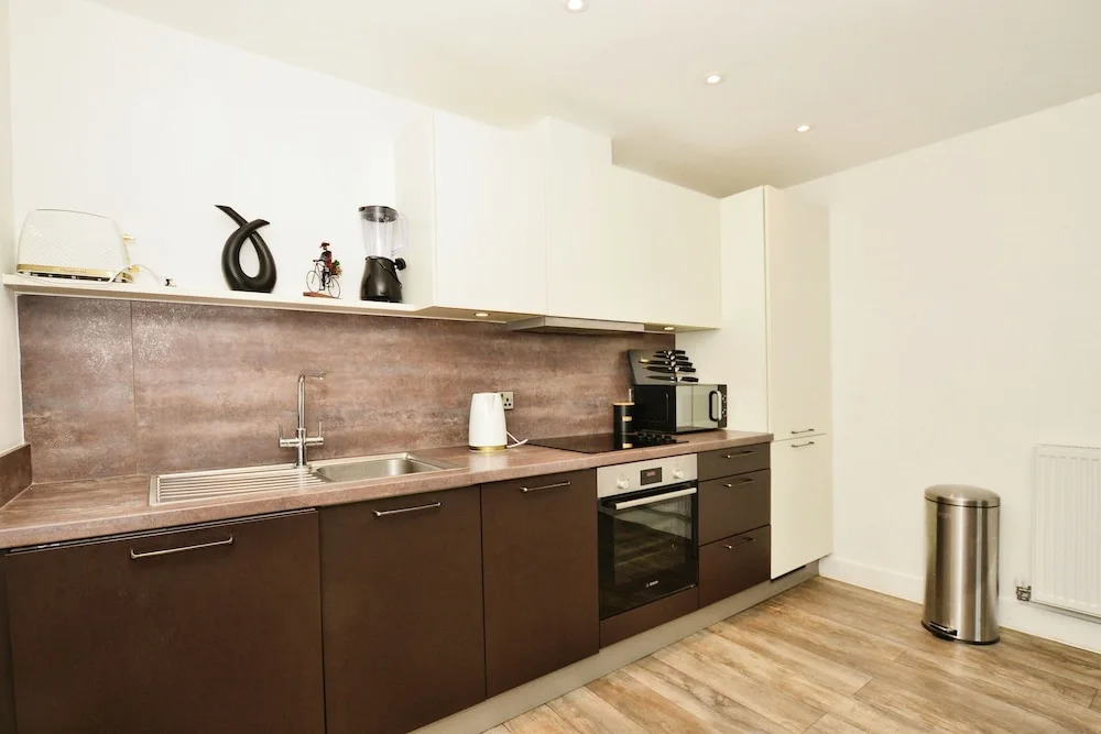 Contemporary 2 bed apartment - Ashford