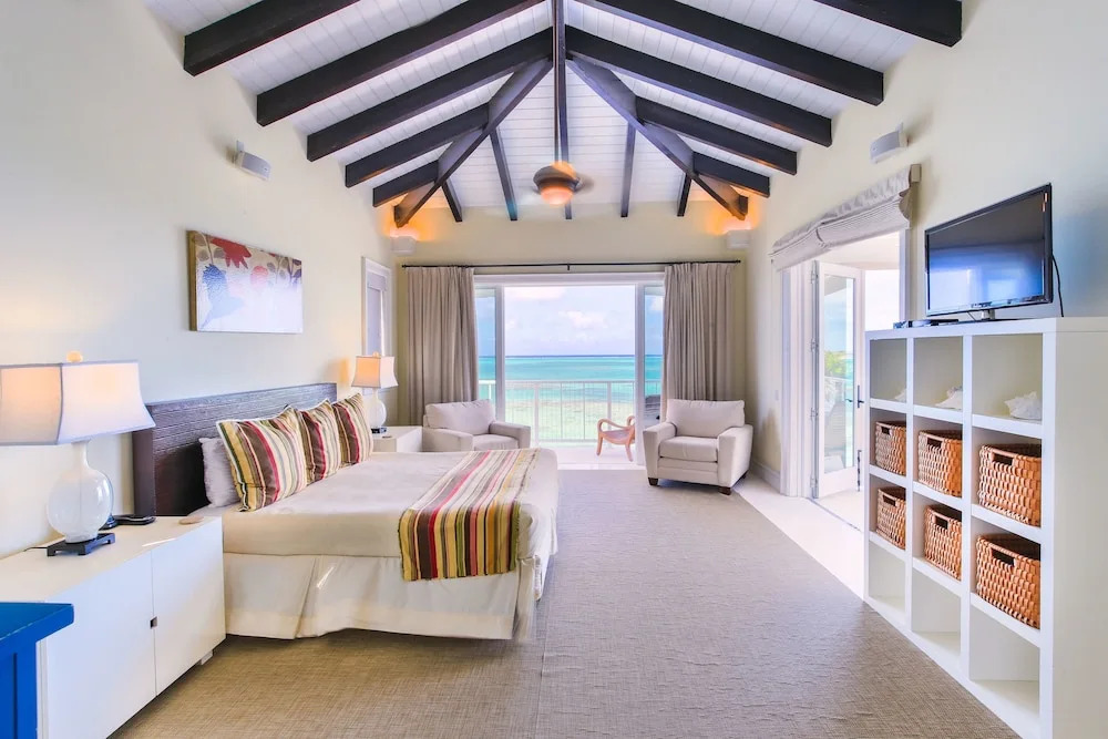 Azure Villa - Four Bedroom Villa