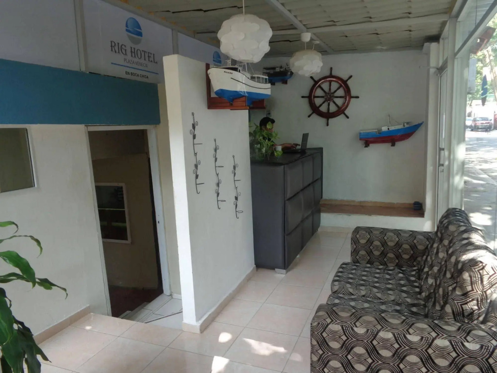 RIG Hostel Boca Chica Back Packer