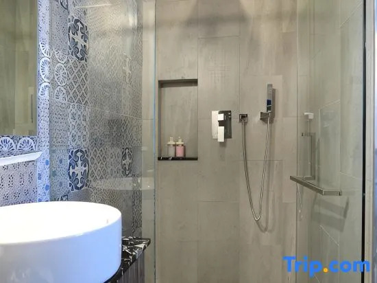 Modern Apartments Rooftop Pool 5 min to Surin Beach