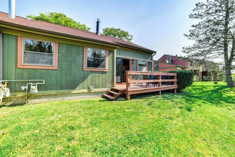 Skier's Paradise: Townhome w/ Deck in Cortland!