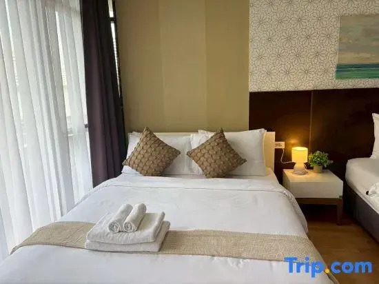 The Wooden Nest Warm Stay at Sukhumvit 8