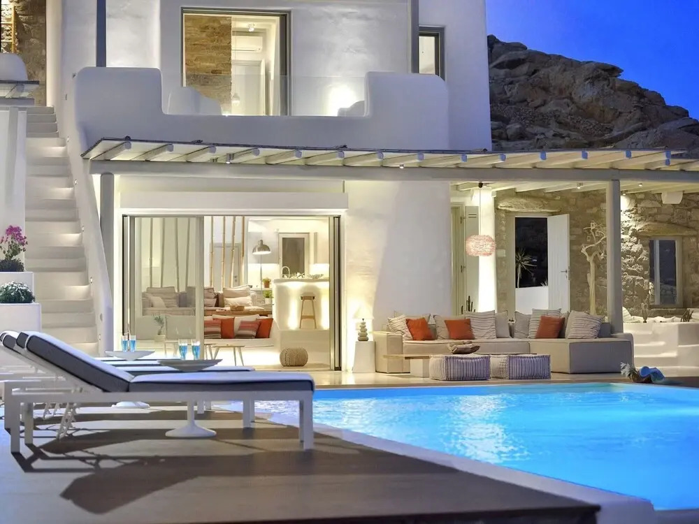 Coastal Retreat With Wellness