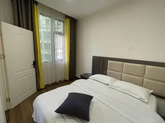 Maitreya Spades Hotel (Huquan Ecological Park Honghe Water Town Branch)