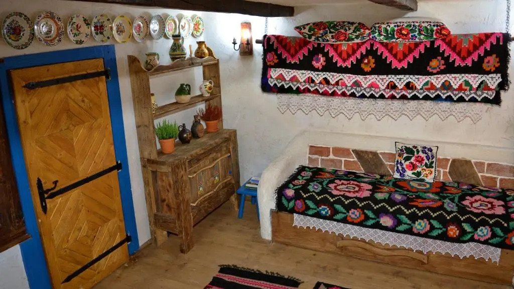 Casa Colț din Maramureș - Old Traditional House