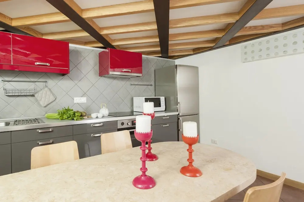 Inviting 3-bed Apartment in Roma 4mins to Colosseo
