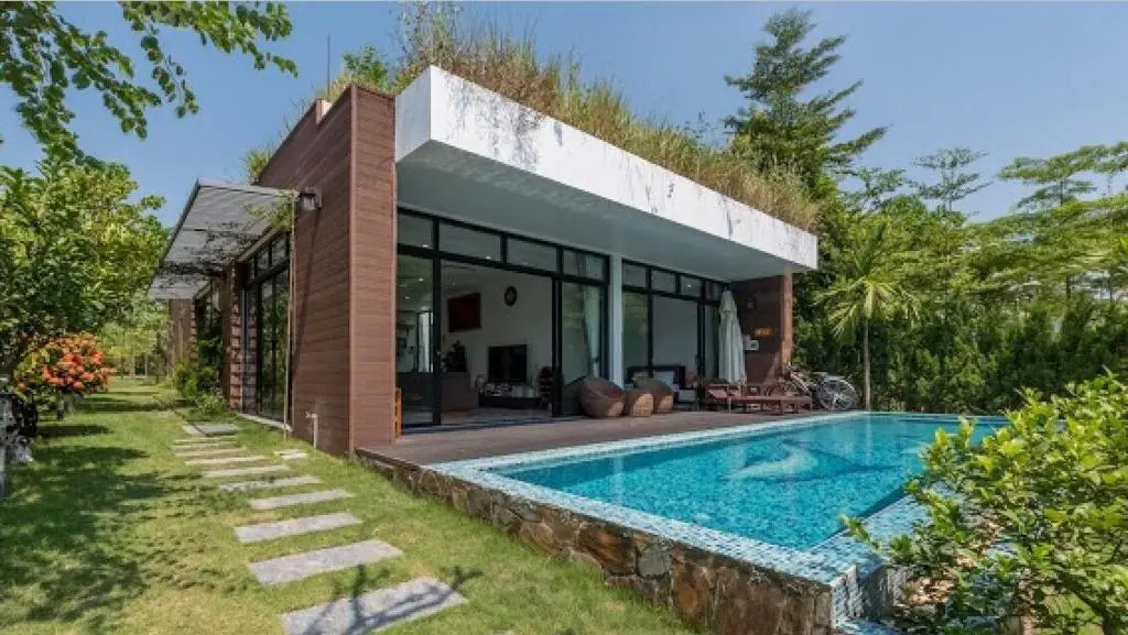 Happy Villa Owner