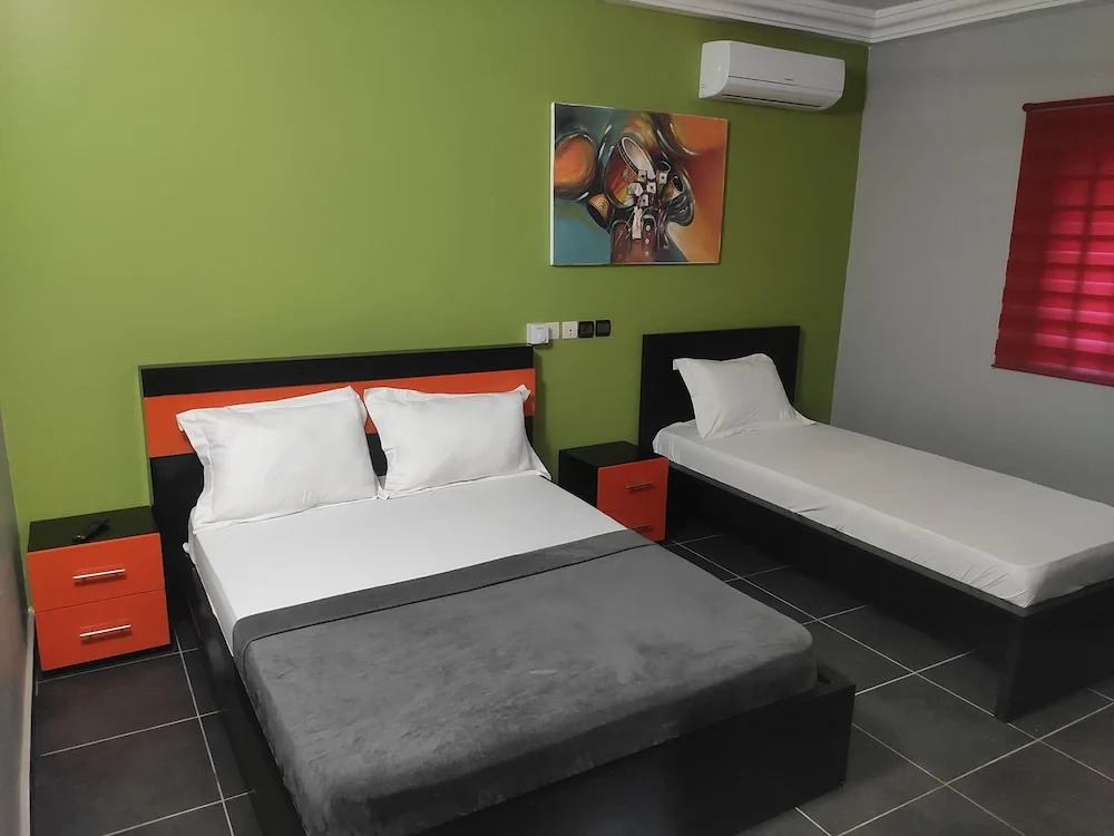 Royal Blue Guest House & Bar