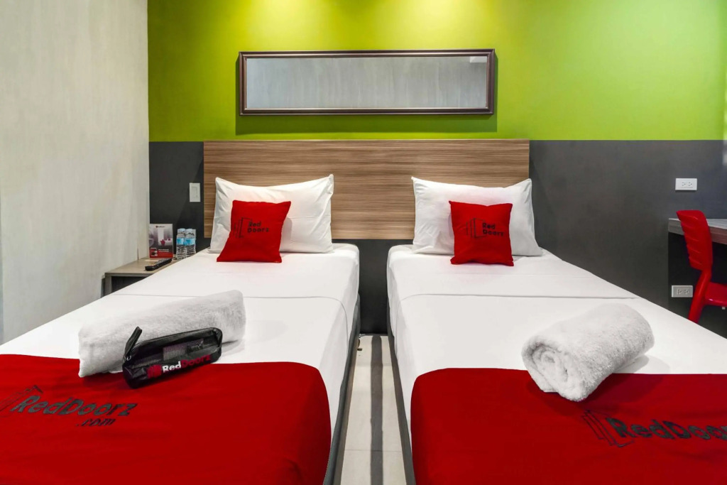 RedDoorz Plus @ Jones Avenue Cebu