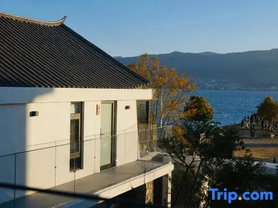 Yoyo Erting Sea-view Designer Guesthouse (Erhai Ecological Corridor Branch)