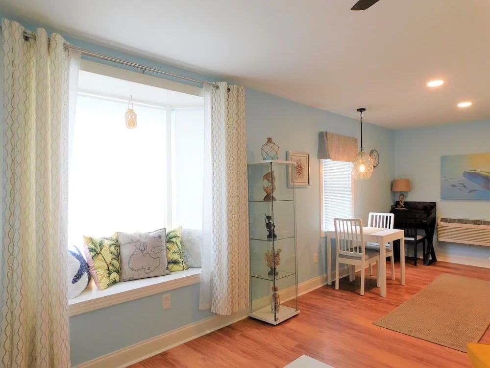 Located In Ocracoke Ge Within Walking Distance Of The Harbor, Shops And Restaurants. 1 Bedroom Condo