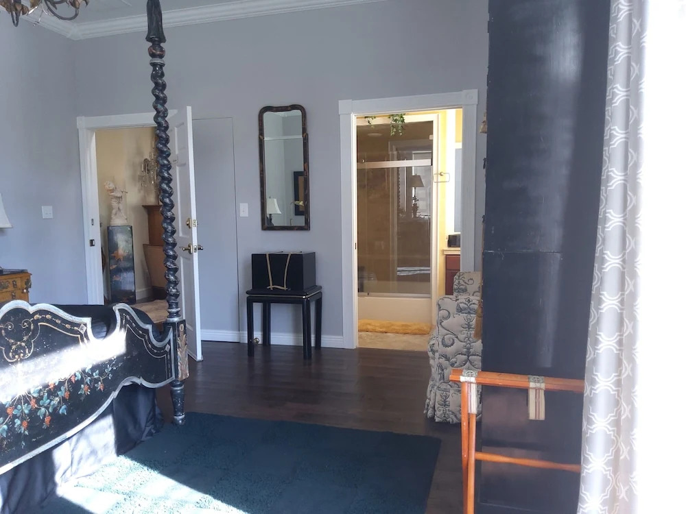 Inntiquity, A Country Inn