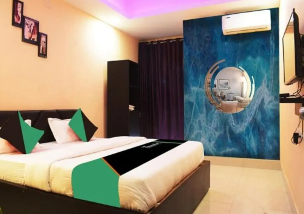 Goroomgo Luxury Star Inn Sum Hospital Bhubaneswar
