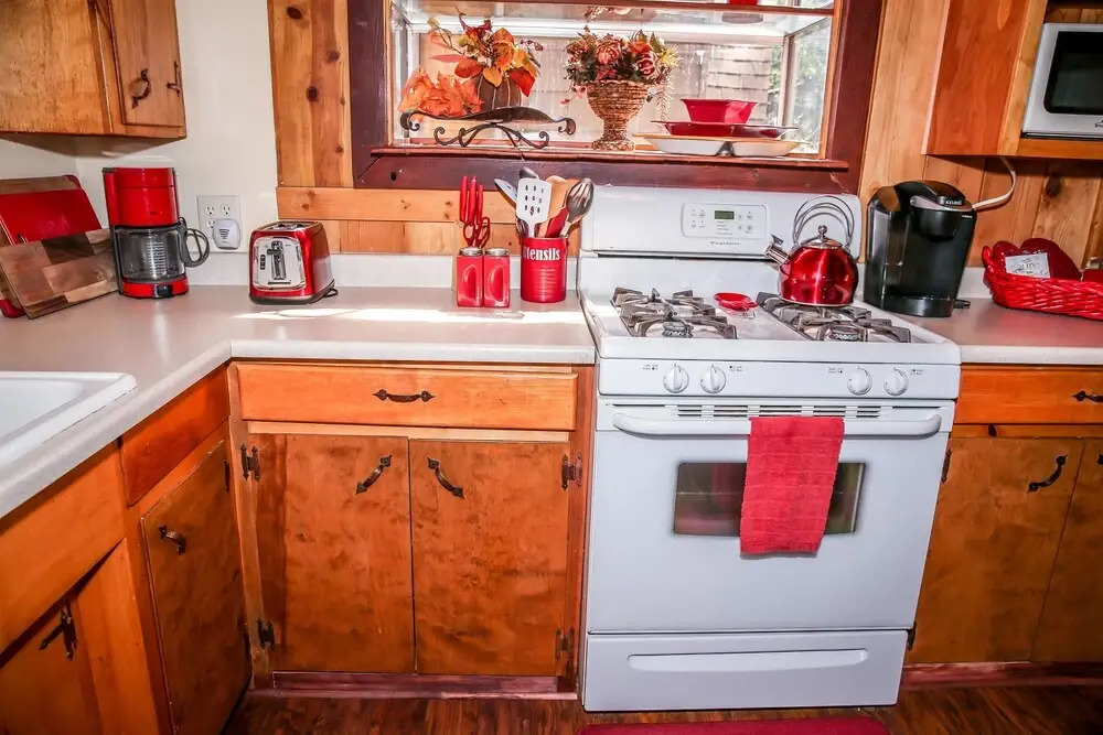 Little Bear Hug - 1 Br home by RedAwning