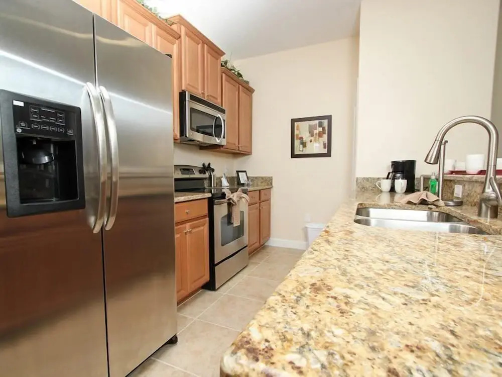 5 Bedroom 4 Bath Paradise Palms Town Home With a Lake View