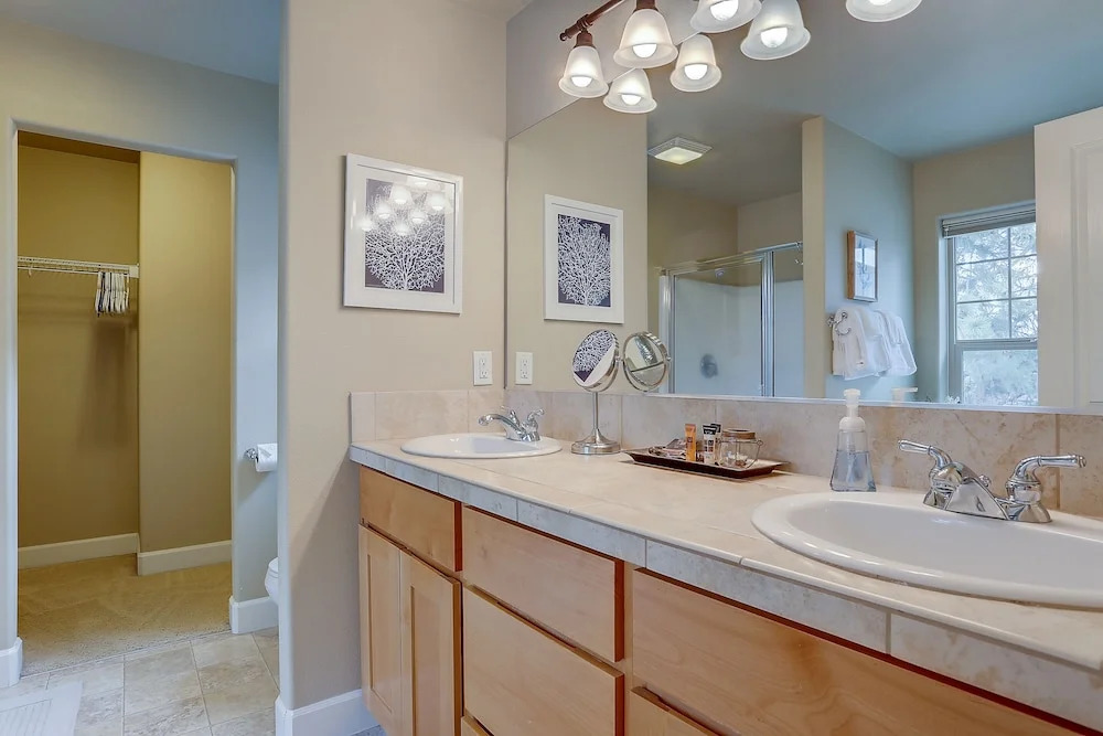 Aspen Ridge 3 Bedroom Home by RedAwning