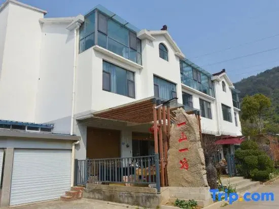 Wuxi one mountain one night Hotel(flower shop in Lingshan Town)