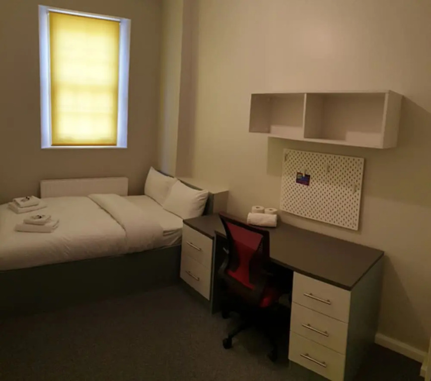 Modern Rooms And Studio In Westminster