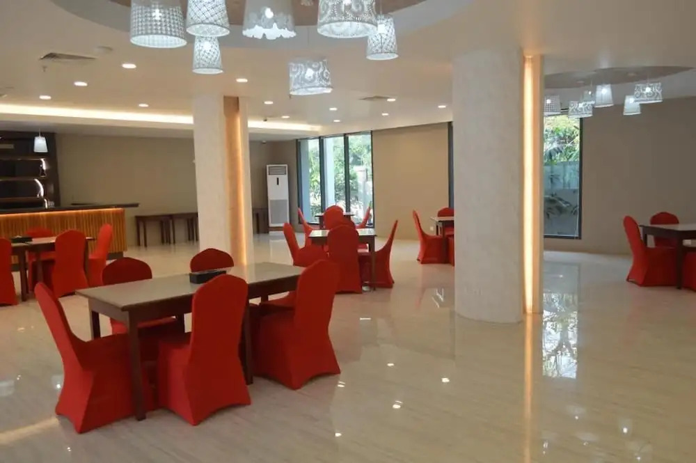 Airport Avenue Hotel