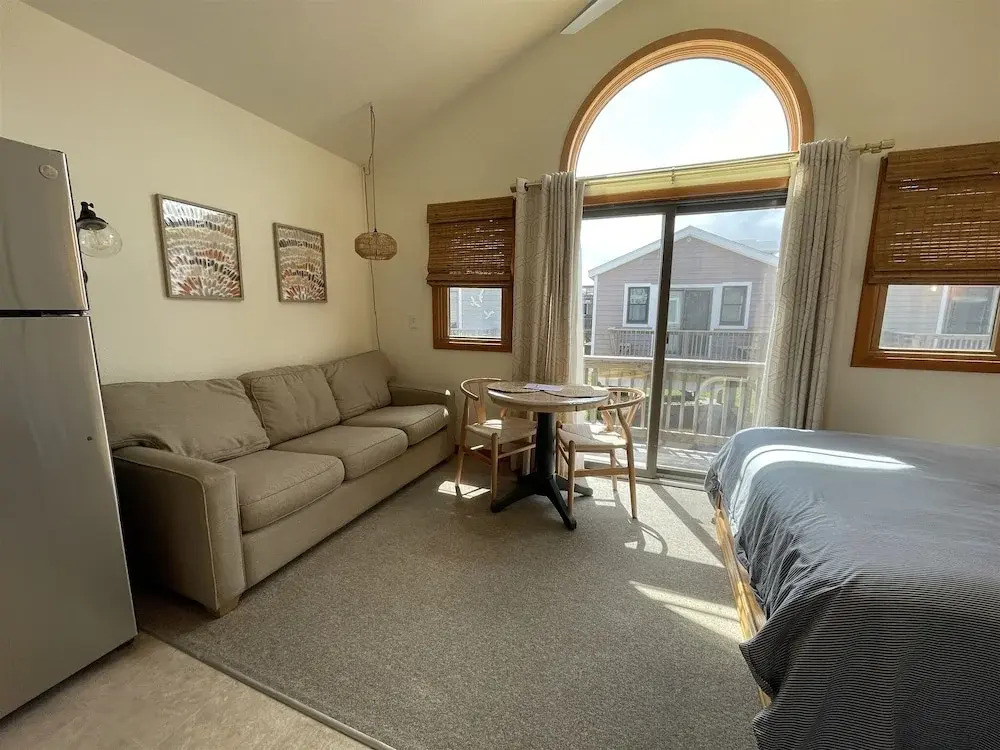 38 Piece Of Heaven Studio Bedroom Condo by RedAwning