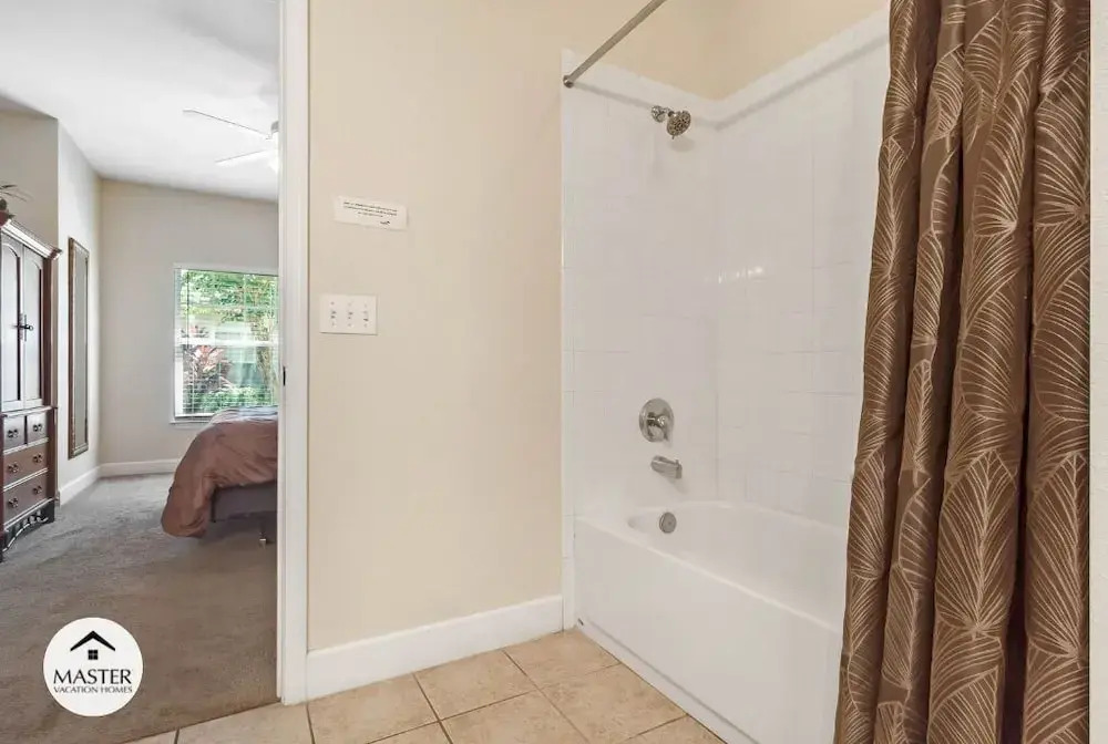 3 Bedrooms S / Lucaya Village Townhouse by RedAwning
