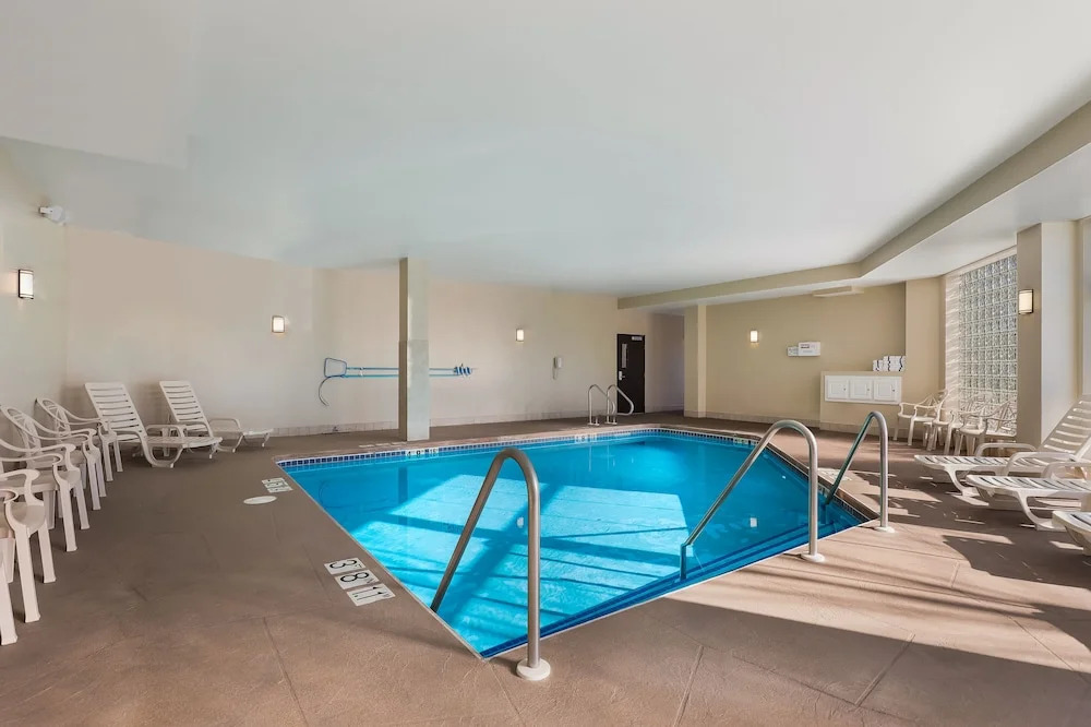 Hawthorn Suites by Wyndham Madison Fitchburg