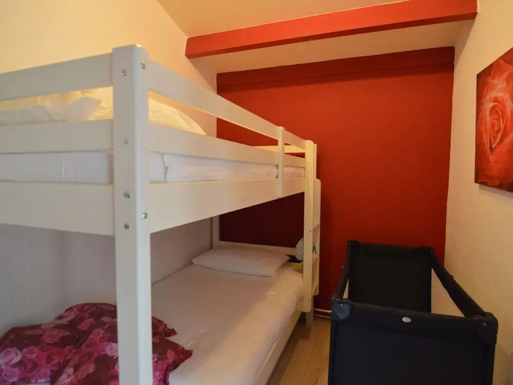Cosy on ground level home, wifi, central location, many children's equipment