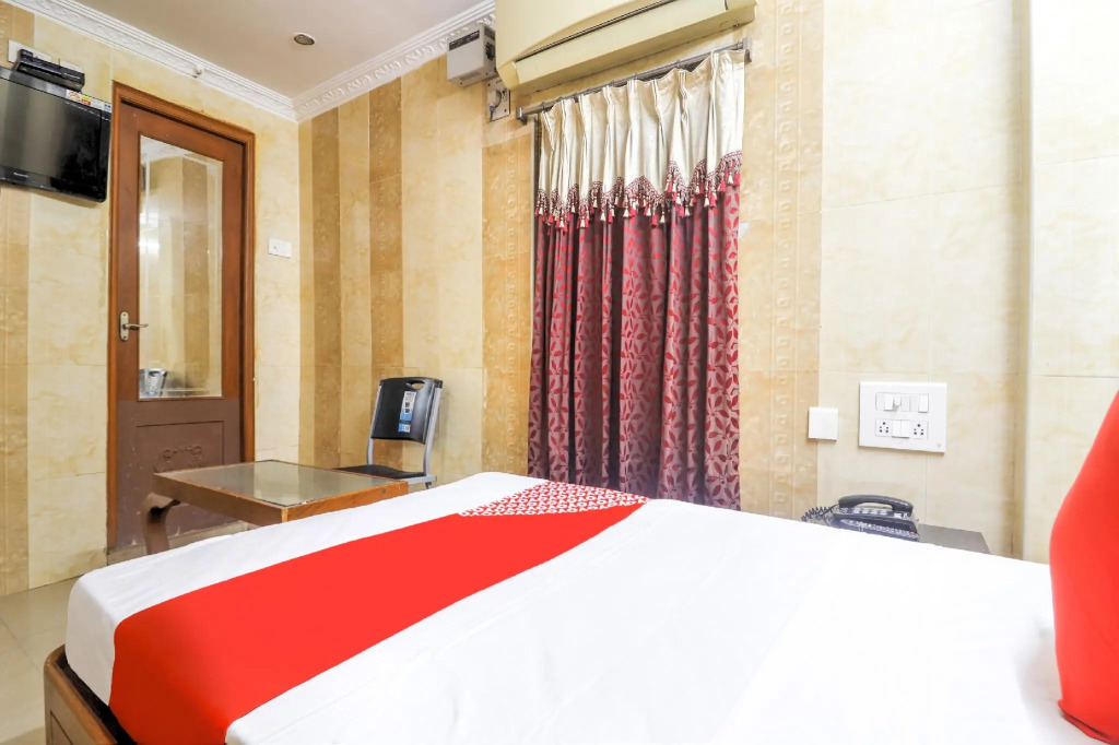 OYO 77418 Hotel Golden Park