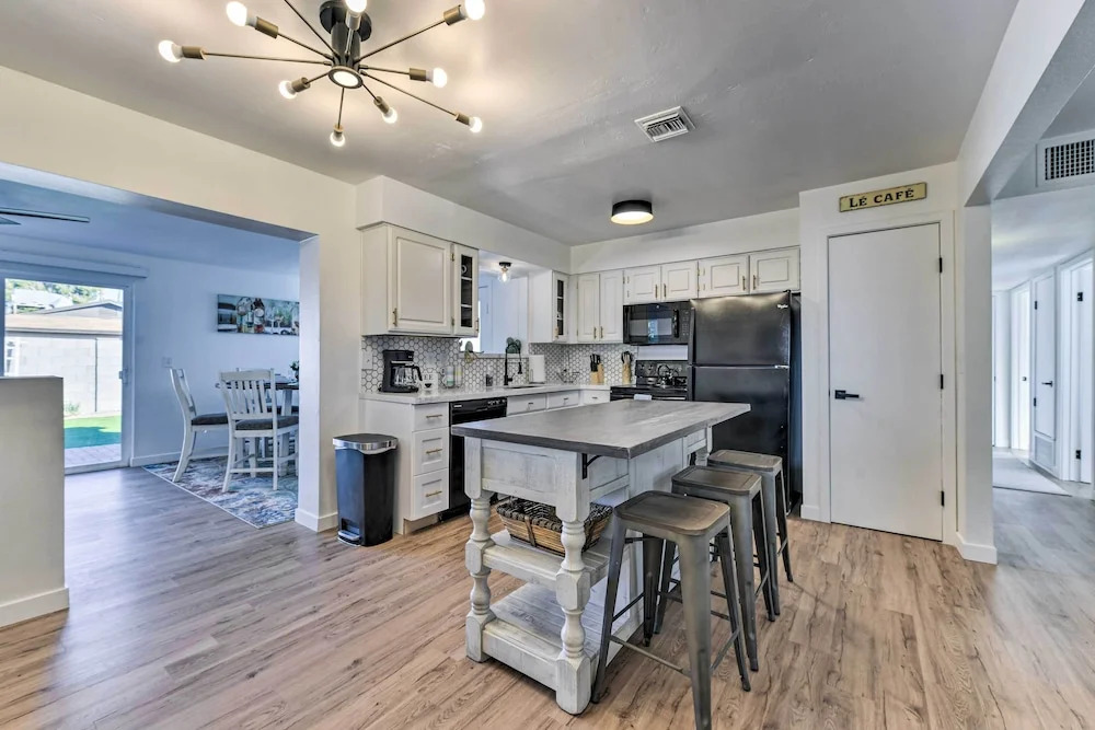 Furnished Patio! Downtown Gilbert Retreat