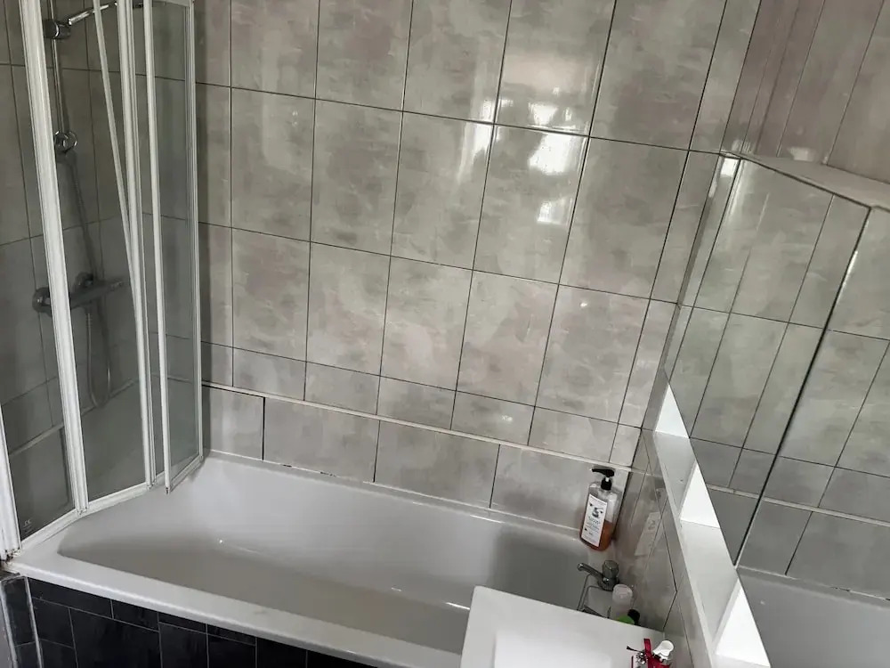 Knotty Ash - 3 Beds - Sleeps 6 - On-site Parking