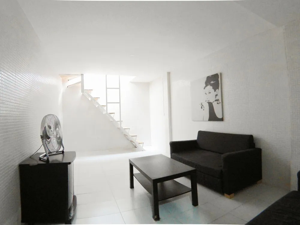 Apartamento de 2 Habitaciones, bajos, en Puerta del Angel AZBD