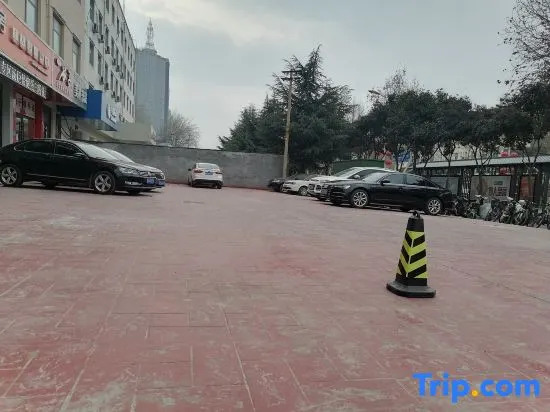 Yuncheng Tomato Hotel (Nanfeng Plaza Municipal Government Store)