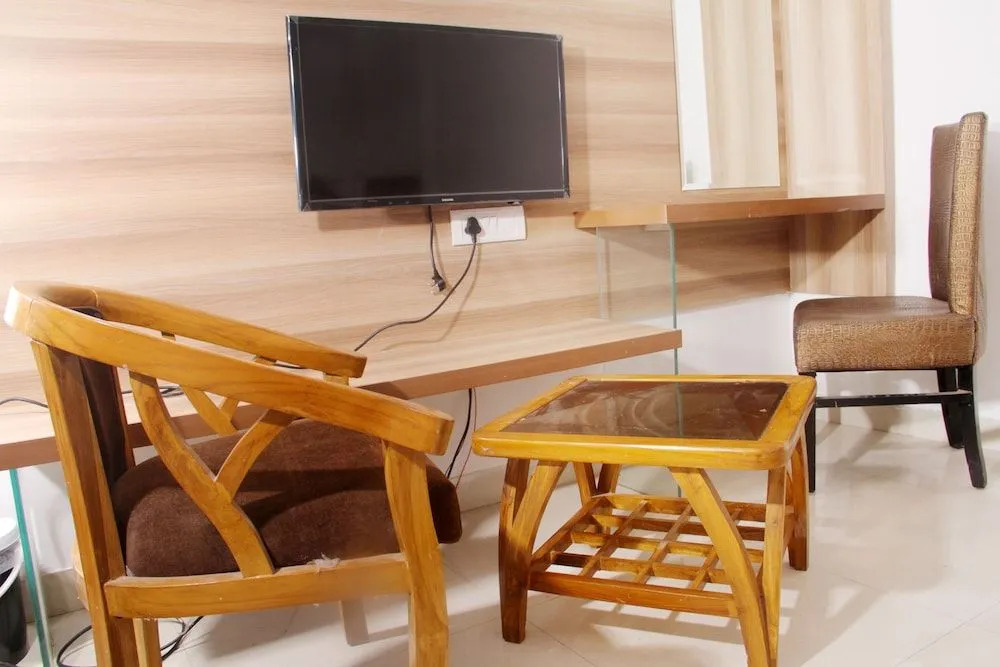 Hotel New Frontier, City Centre - Walk in Chandni Chowk & OLD Delhi Station