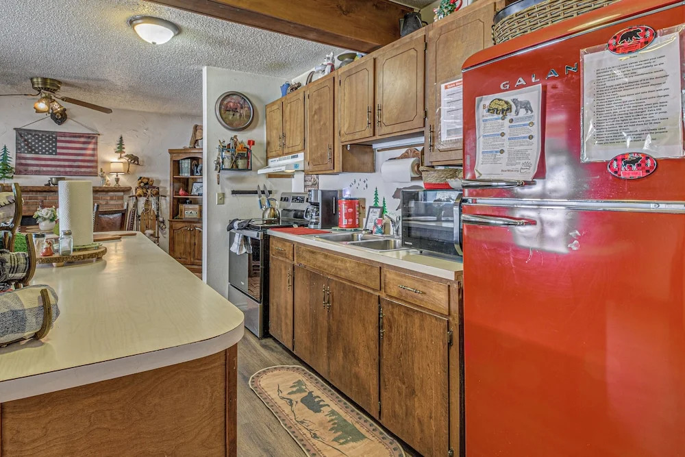 Walk to Dtwn Cloudcroft! Cozy Mtn Cabin w/ Hot Tub
