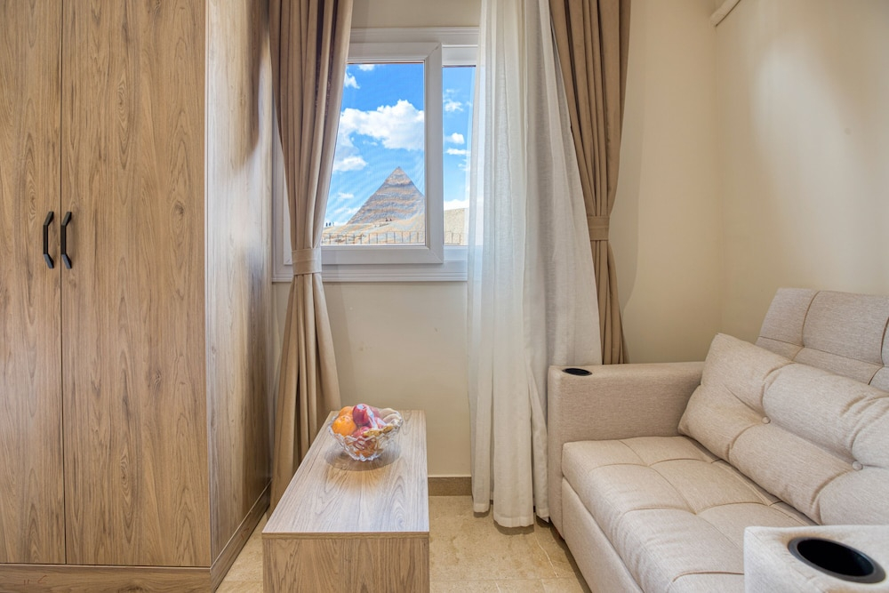 Laviana Pyramids Inn